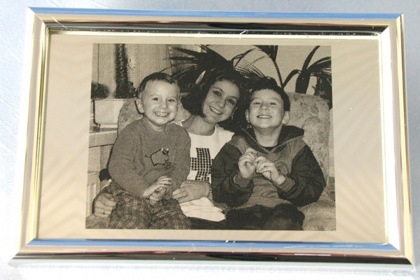 Gravurbild im Spiegel mit Rahmen
